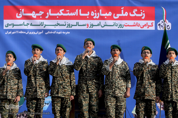 مراسم نواختن زنگ ملی استکبارستیزی و روز دانش‌آموز