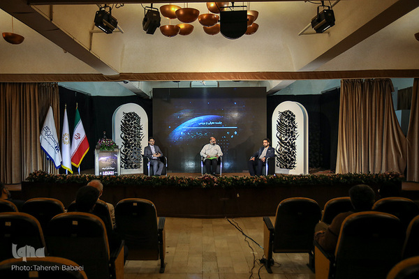 نشست معرفی کتاب «پنج گانه افول آمریکا»