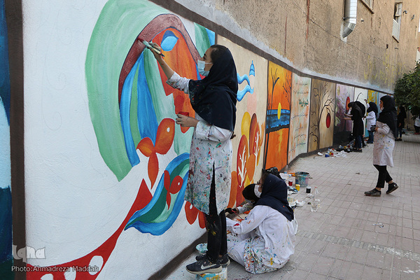 جشنواره نقاشی دیواری «آوای پاییز» در شیراز