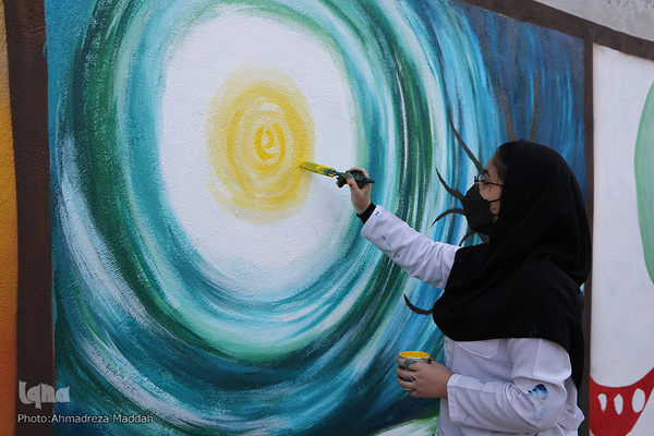 جشنواره نقاشی دیواری «آوای پاییز» در شیراز