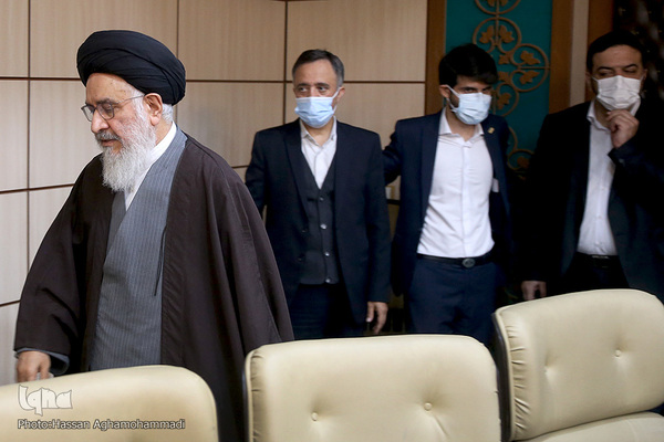 مراسم تجلیل از آیت الله محقق داماد