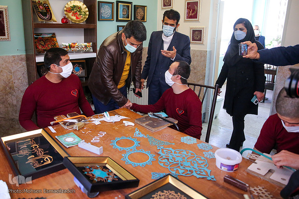 عیادت «جواد فروغی» از مددجویان آسایشگاه شهید بهشتی مشهد مقدس