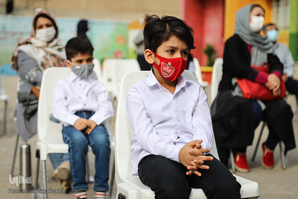 مرسم نواختن زنگ قرآن دانش آموزان پایه اول  خوزستانی در دبستان آیت‌الله بهبهانی اهواز