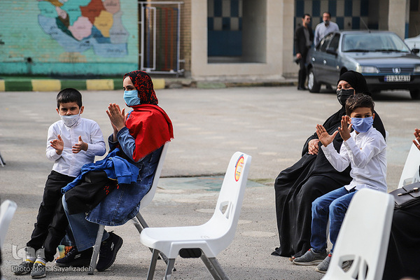 مرسم نواختن زنگ قرآن دانش آموزان پایه اول  خوزستانی در دبستان آیت‌الله بهبهانی اهواز