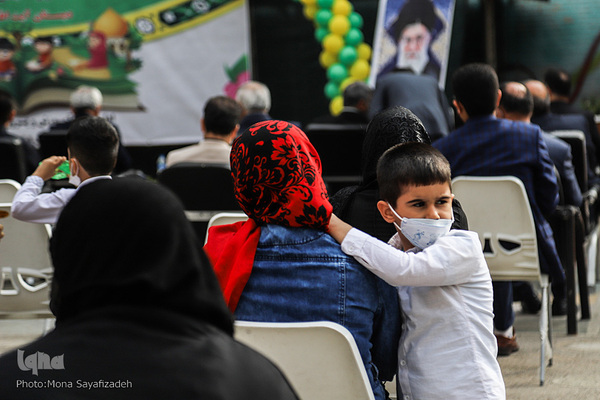 مرسم نواختن زنگ قرآن دانش آموزان پایه اول  خوزستانی در دبستان آیت‌الله بهبهانی اهواز