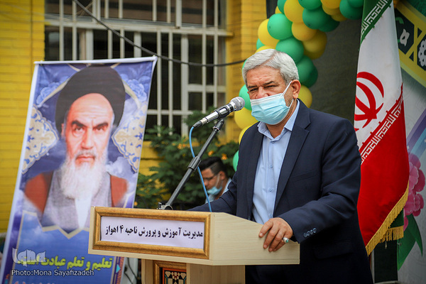 مرسم نواختن زنگ قرآن دانش آموزان پایه اول  خوزستانی در دبستان آیت‌الله بهبهانی اهواز