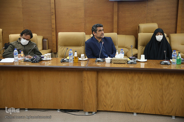 نشست تخصصی و گفتگو پیرامون کتاب"تنها گریه کن" روایت زندگی اشرف سادات منتظری، مادر شهید محمد معماریان