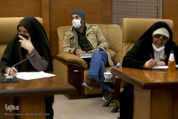 نشست تخصصی و گفتگو پیرامون کتاب"تنها گریه کن" روایت زندگی اشرف سادات منتظری، مادر شهید محمد معماریان