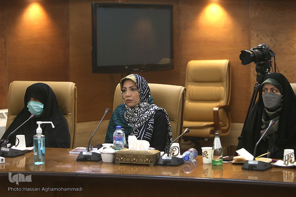 نشست تخصصی و گفتگو پیرامون کتاب"تنها گریه کن" روایت زندگی اشرف سادات منتظری، مادر شهید محمد معماریان