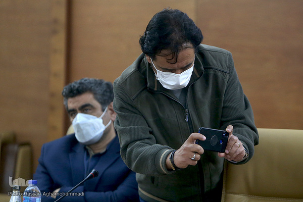 نشست تخصصی و گفتگو پیرامون کتاب"تنها گریه کن" روایت زندگی اشرف سادات منتظری، مادر شهید محمد معماریان