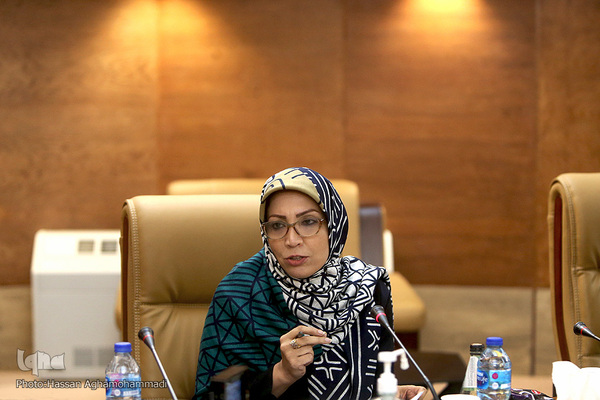 نشست تخصصی و گفتگو پیرامون کتاب"تنها گریه کن" روایت زندگی اشرف سادات منتظری، مادر شهید محمد معماریان