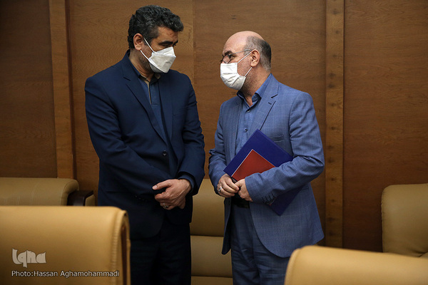 نشست تخصصی و گفتگو پیرامون کتاب"تنها گریه کن" روایت زندگی اشرف سادات منتظری، مادر شهید محمد معماریان