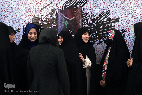 نشست تخصصی و گفتگو پیرامون کتاب"تنها گریه کن" روایت زندگی اشرف سادات منتظری، مادر شهید محمد معماریان