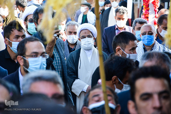 مراسم تشییع پیکر پاک شهید ۱۷ساله مدافع حرم «نجیب حسینی» از رزمندگان تیپ فاطمیون در محلات