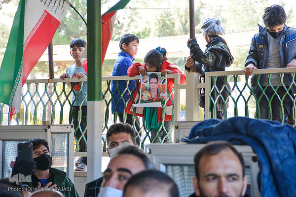 مراسم تشییع پیکر پاک شهید ۱۷ساله مدافع حرم «نجیب حسینی» از رزمندگان تیپ فاطمیون در محلات