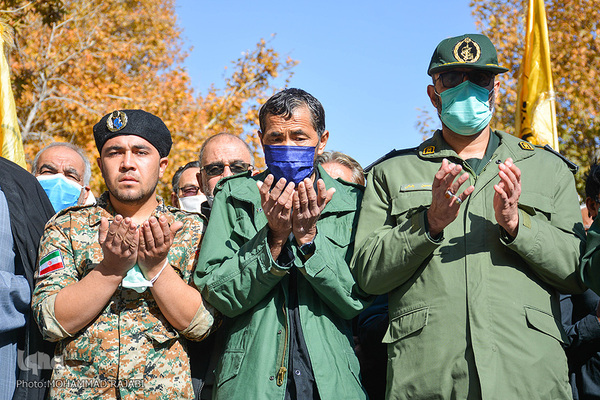 مراسم تشییع پیکر پاک شهید ۱۷ساله مدافع حرم «نجیب حسینی» از رزمندگان تیپ فاطمیون در محلات