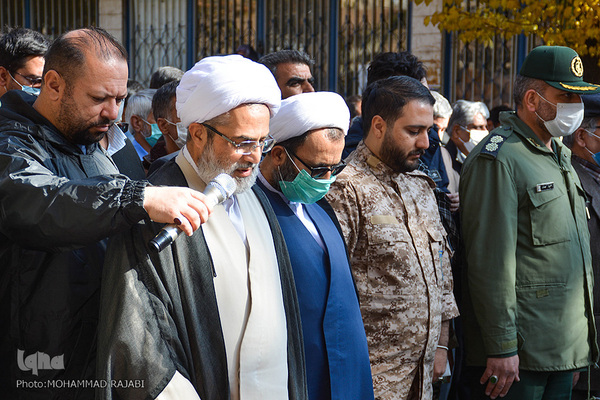 مراسم تشییع پیکر پاک شهید ۱۷ساله مدافع حرم «نجیب حسینی» از رزمندگان تیپ فاطمیون در محلات