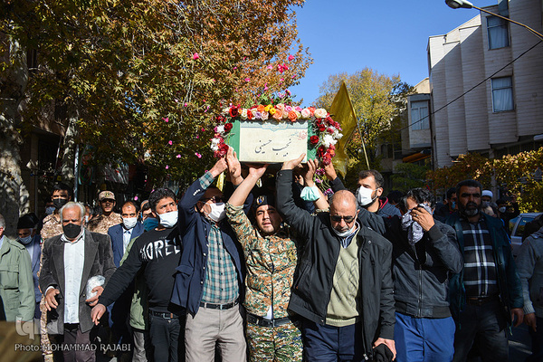 مراسم تشییع پیکر پاک شهید ۱۷ساله مدافع حرم «نجیب حسینی» از رزمندگان تیپ فاطمیون در محلات
