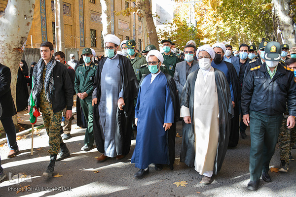 مراسم تشییع پیکر پاک شهید ۱۷ساله مدافع حرم «نجیب حسینی» از رزمندگان تیپ فاطمیون در محلات