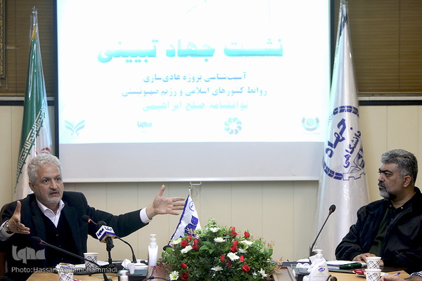 حمیدرضا حسینی دانا و سید وحید کریمی، دیپلمات و کارشناس ارشد مطالعات آمریکا 