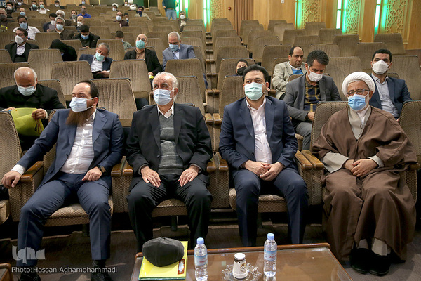 مراسم اهدای سیزدهمین جایزه ویژه علمی-ترویجی حضرت عبدالعظیم حسنی(ع) به خانواده دانشمند شهید هسته ای «محسن فخری زاده»