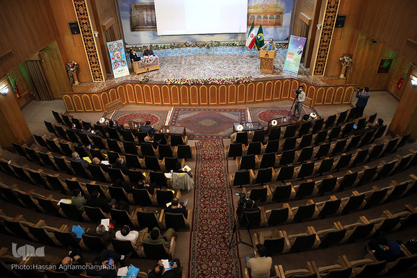 مراسم اهدای سیزدهمین جایزه ویژه علمی-ترویجی حضرت عبدالعظیم حسنی(ع) به خانواده دانشمند شهید هسته ای «محسن فخری زاده»