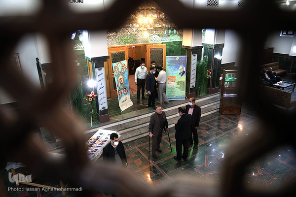 مراسم اهدای سیزدهمین جایزه ویژه علمی-ترویجی حضرت عبدالعظیم حسنی(ع) به خانواده دانشمند شهید هسته ای «محسن فخری زاده»