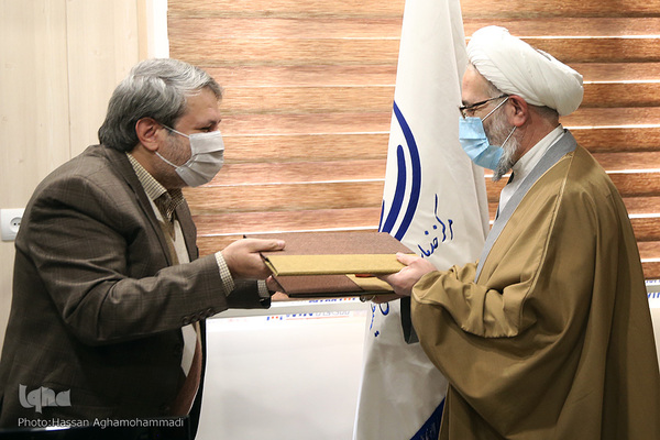 مراسم امضای تفاهم نامه همکاری های مشترک میان مرکز مدیریت خدمات حوزه های علمیه استان تهران و جهاد دانشگاهی