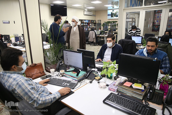 بازدید حجت‌الاسلام والمسلمین حسین صنعت‌پور، رئیس اداره عقیدتی سیاسی نیروی دریایی ارتش از تحریریه ایکنا