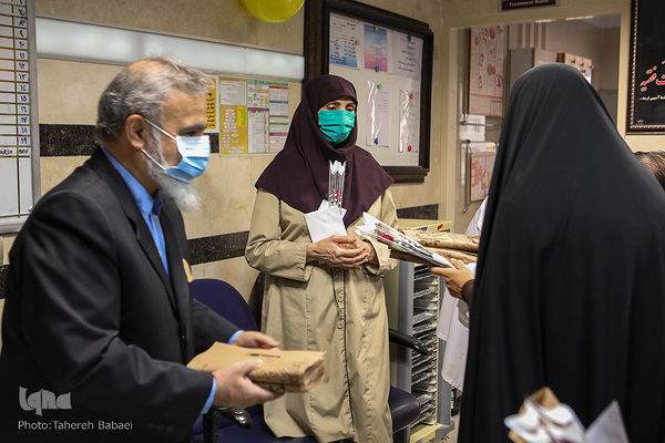 تجلیل و تکریم از مقام شامخ پرستاران و مدافعان سلامت به‌ویژه پرستاران نمونه قرآنی