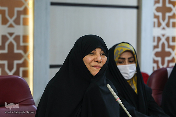 تجلیل و تکریم از مقام شامخ پرستاران و مدافعان سلامت به‌ویژه پرستاران نمونه قرآنی