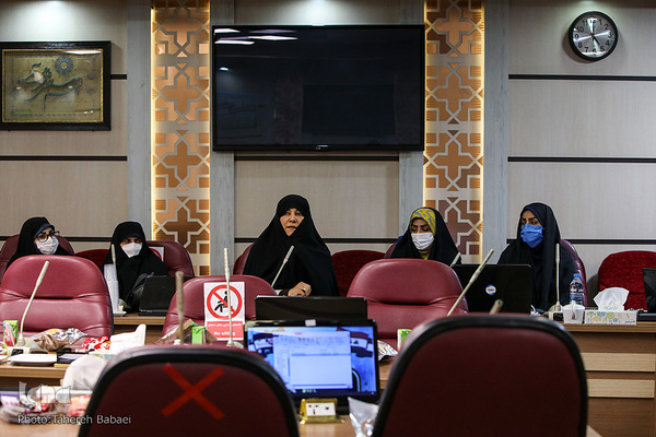 تجلیل و تکریم از مقام شامخ پرستاران و مدافعان سلامت به‌ویژه پرستاران نمونه قرآنی