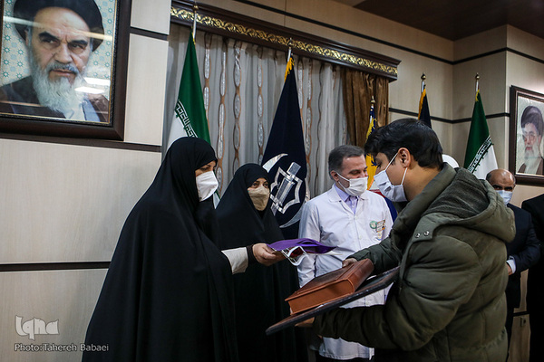 تجلیل و تکریم از مقام شامخ پرستاران و مدافعان سلامت به‌ویژه پرستاران نمونه قرآنی