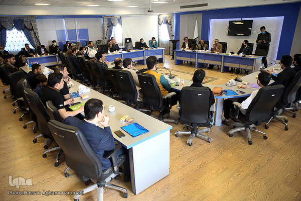 نشست توجیهی و قرعه کشی متسابقین شانزدهمین جشنواره ملی و بین المللی تلاوت‌های مجلسی