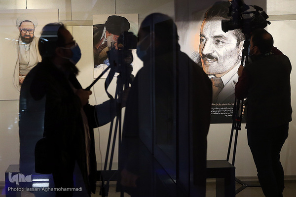 مراسم افتتاحیه نمایشگاه «ضیافتِ خط، رنگ، نقش» شامل ۴۲اثر از مجموعه نقاشی های دیجیتال علیرضا ذاکری، نقاش و کارتونیست