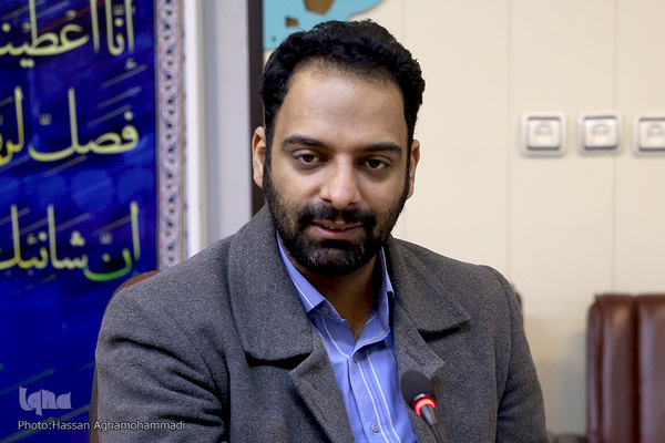 میلاد عرفان پور،نویسنده کتاب «شمعدانی ها» 