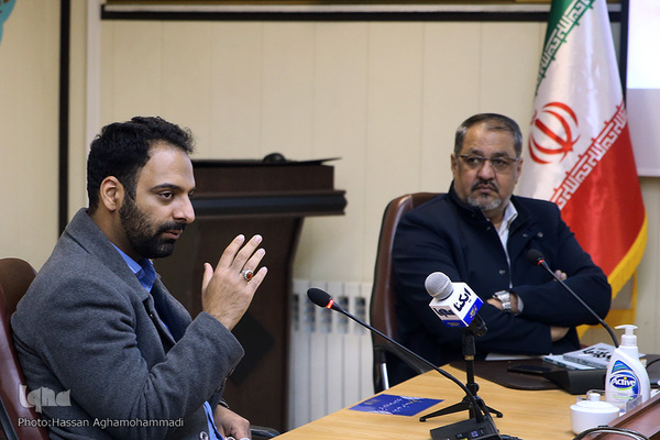 نشست نقد و بررسی کتاب «شمعدانی ها» اثر میلاد عرفان پور