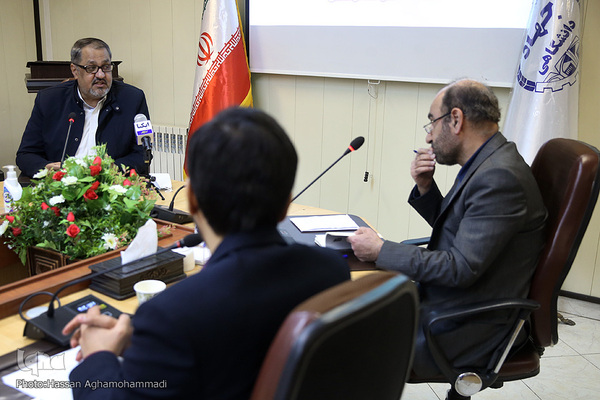 نشست نقد و بررسی کتاب «شمعدانی ها» اثر میلاد عرفان پور