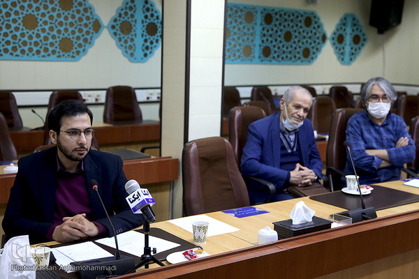 نشست نقد و بررسی کتاب «شمعدانی ها» اثر میلاد عرفان پور