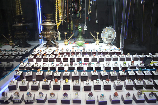 مجموعه انگشتر ساخته شده در انگشتر فروشی