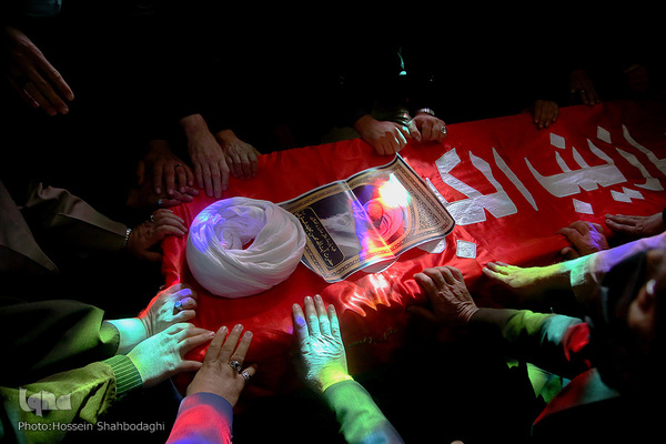 مراسم تشییع و خاکسپاری آیت‌الله محسن مجتهد شبستری، نماینده سابق ولی فقیه در استان آذربایجان شرقی در حرم حضرت معصومه(س) 