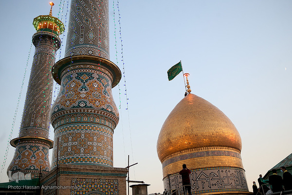 آیین تعویض پرچم آستان مقدس حضرت عبدالعظیم حسنی(ع) در شب میلاد سیدالکریم