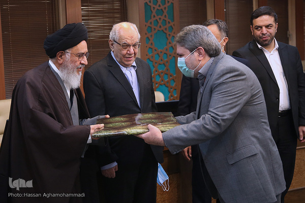 تجلیل جهادگران دانشگاهی از آیت‌الله سیدمصطفی محقق داماد