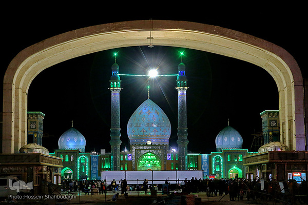 حال و هوای مسجد مقدس جمکران در شب نهم ربیع‌الاول