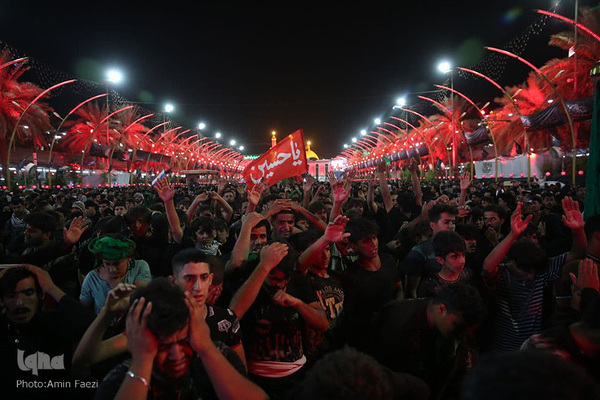 عزاداری عاشقان اباعبدالله الحسین(ع) در بین الحرمین همزمان با شب اربعین حسینی