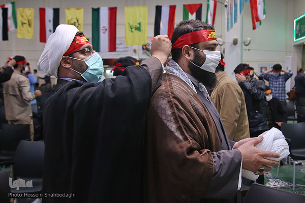 تجدیدبیعت دانشجویان قم با رهبر انقلاب در روز دانشجو