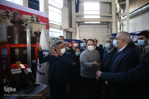 بازدید جواد اوجی، وزیر نفت از نمایشگاه توانمندی‌ها و دستاوردهای جهاددانشگاهی