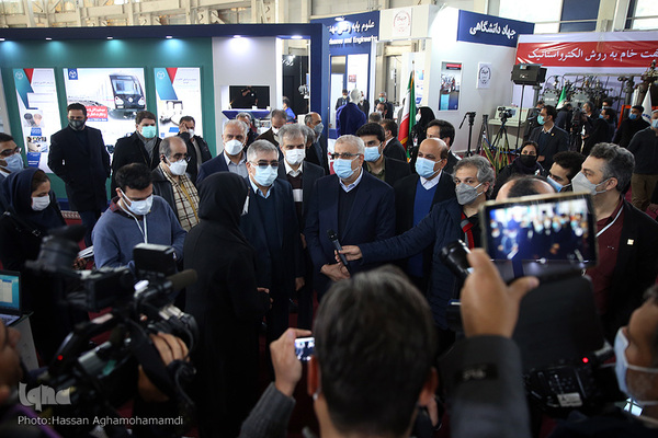 بازدید جواد اوجی، وزیر نفت از نمایشگاه توانمندی‌ها و دستاوردهای جهاددانشگاهی