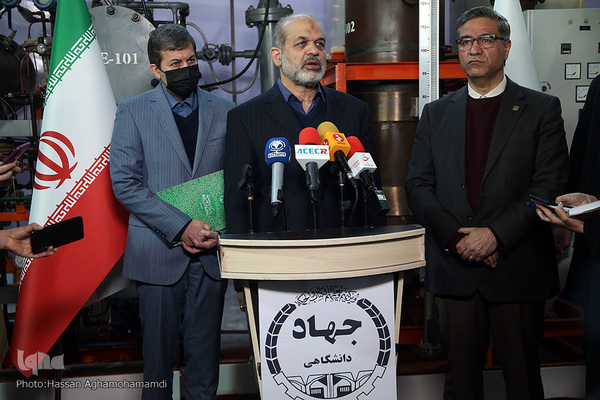 بازدید احمد وحیدی، وزیر کشور از نمایشگاه توانمندی‌ها و دستاوردهای جهاددانشگاهی