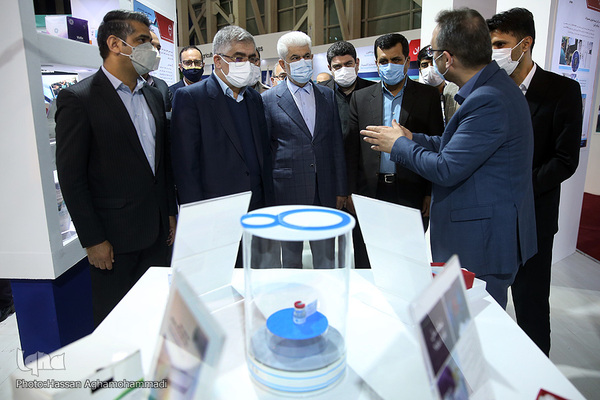 بازدید حسینعلی شهریاری، رئیس کمیسیون بهداشت و درمان مجلس از نمایشگاه توانمندی‌ها و دستاوردهای جهاددانشگاهی